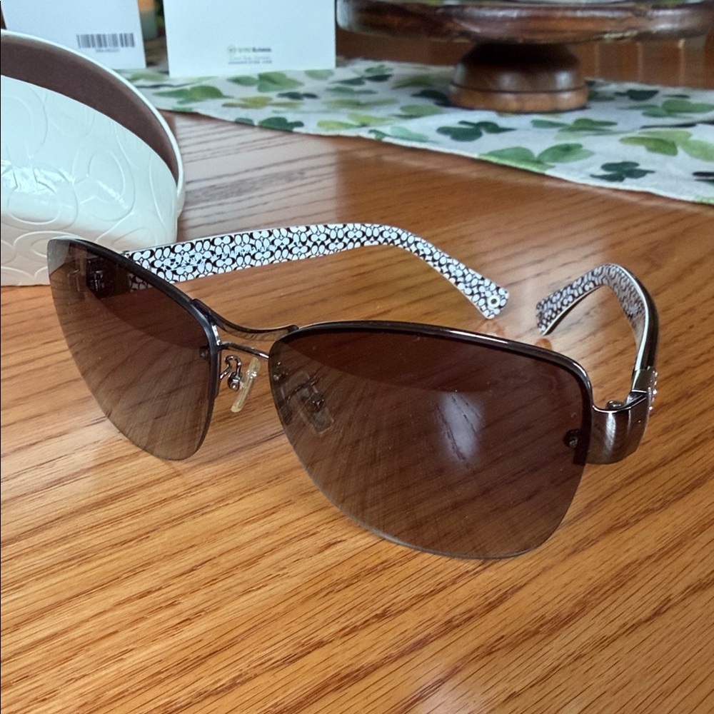 COACH Women's Rimless Sunglasses in Black with Logo Case - Picture 2 of 2